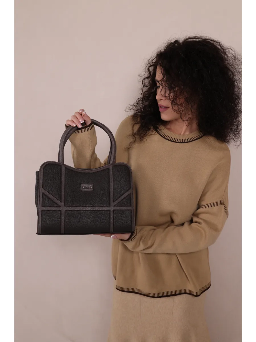 Сумка через плечо средняя классическая