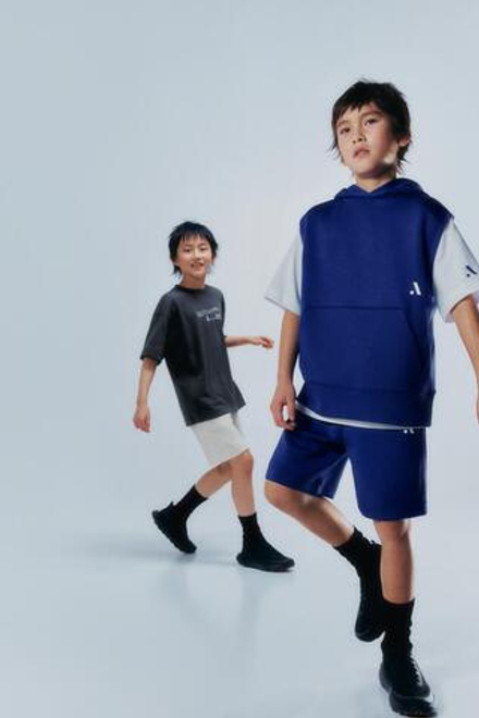 ZARA СПОРТИВНЫЕ ШОРТЫ-БЕРМУДЫ С ЛОГОТИПОМ, ЛИЛОВЫЙ