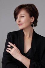 Серьги пусеты овальные черные кристаллы, обрамленные цепью, оттенок золото антик