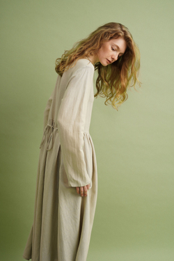 Платье оверсайз из смесового льна бежевого цвета