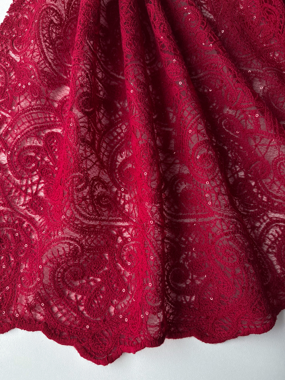 Вышивка с пайетками (Красная)