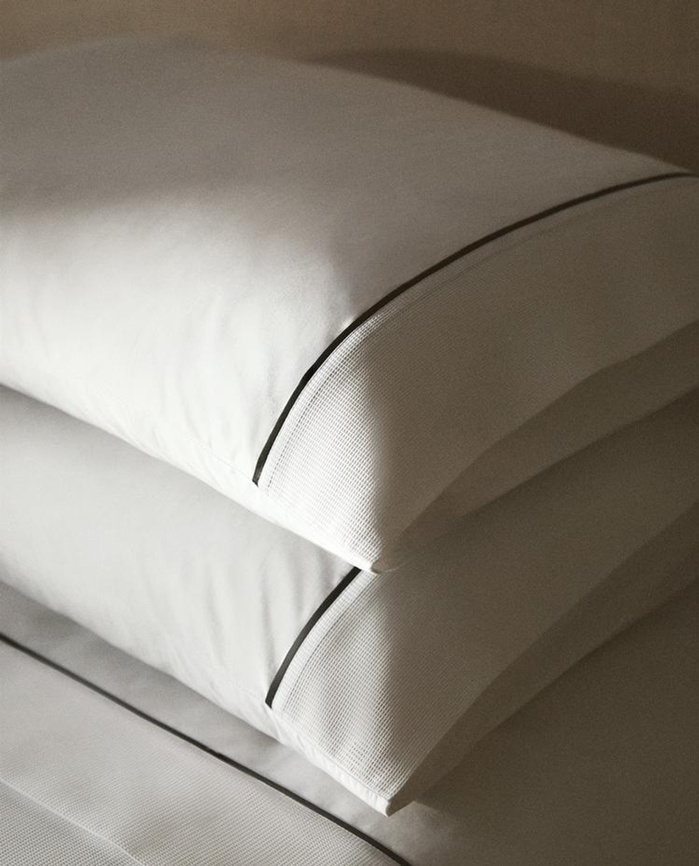 ZARA HOME НАВОЛОЧКА С КАЙМОЙ, СЕРЫЙ