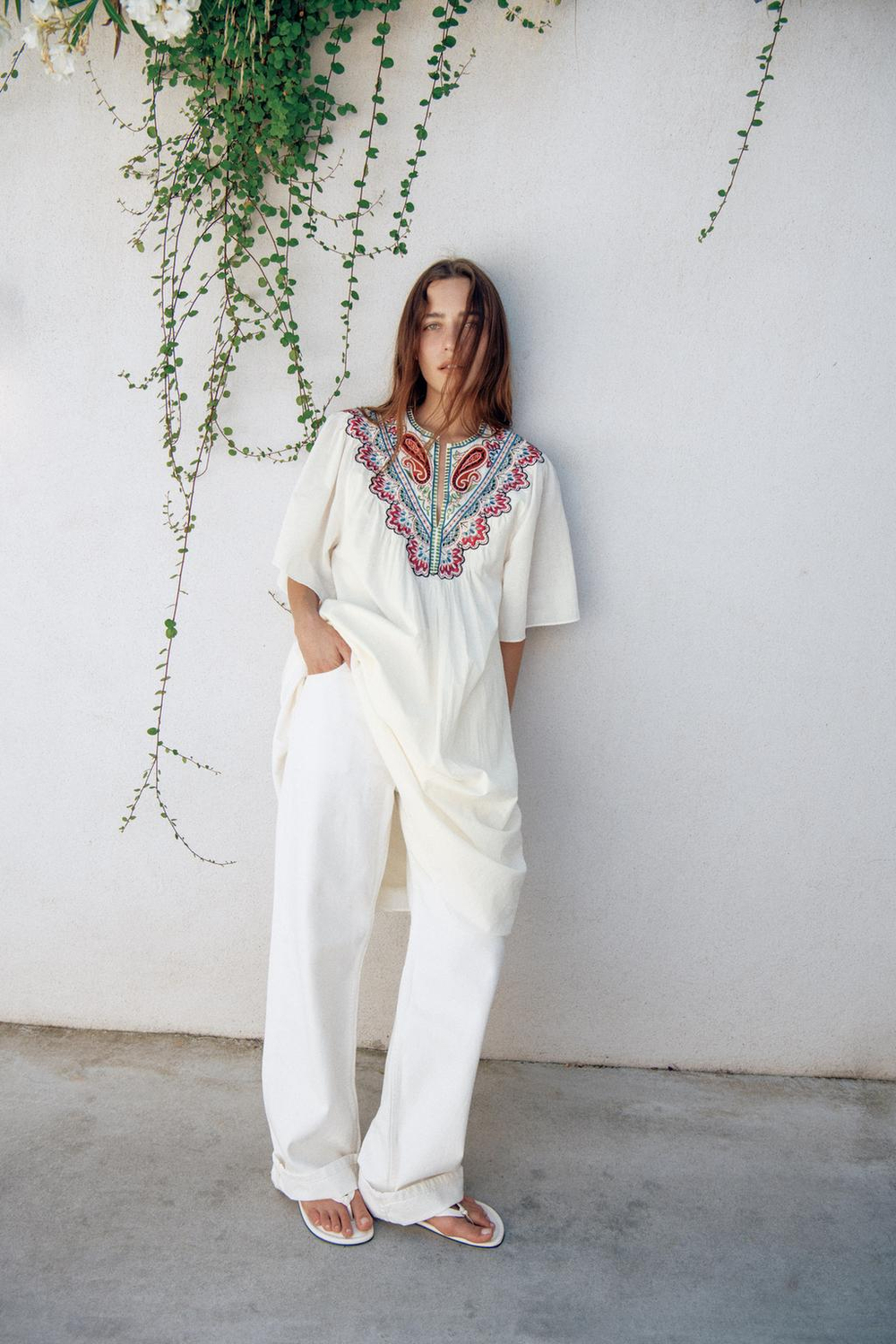 ZARA ПЛАТЬЕ МИДИ С ВЫШИВКОЙ — ZW COLLECTION, ЖЕЛТОВАТО-БЕЛЫЙ