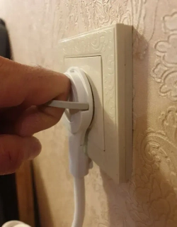 Удлинитель 2 розетки 1метр с плоской потайной вилкой невидимкой угловой