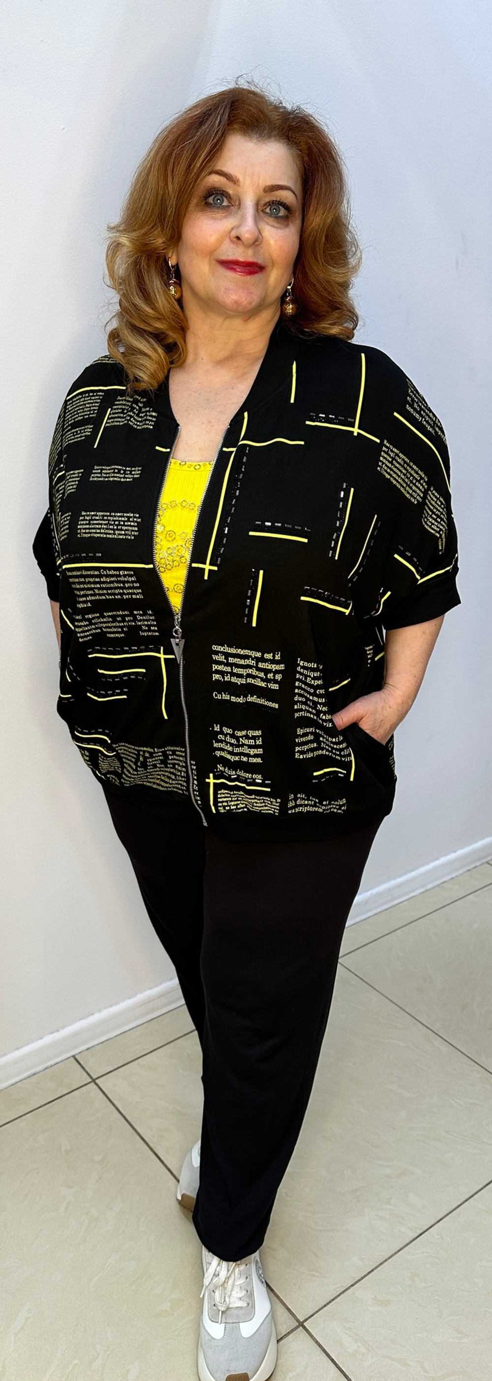 Летний трикотажный жакет на молнии с коротким рукавом