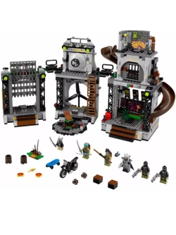 Конструктор Вторжение в логово черепашек 890 деталей