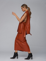 Женский кожаный жилет рыжий с поясом