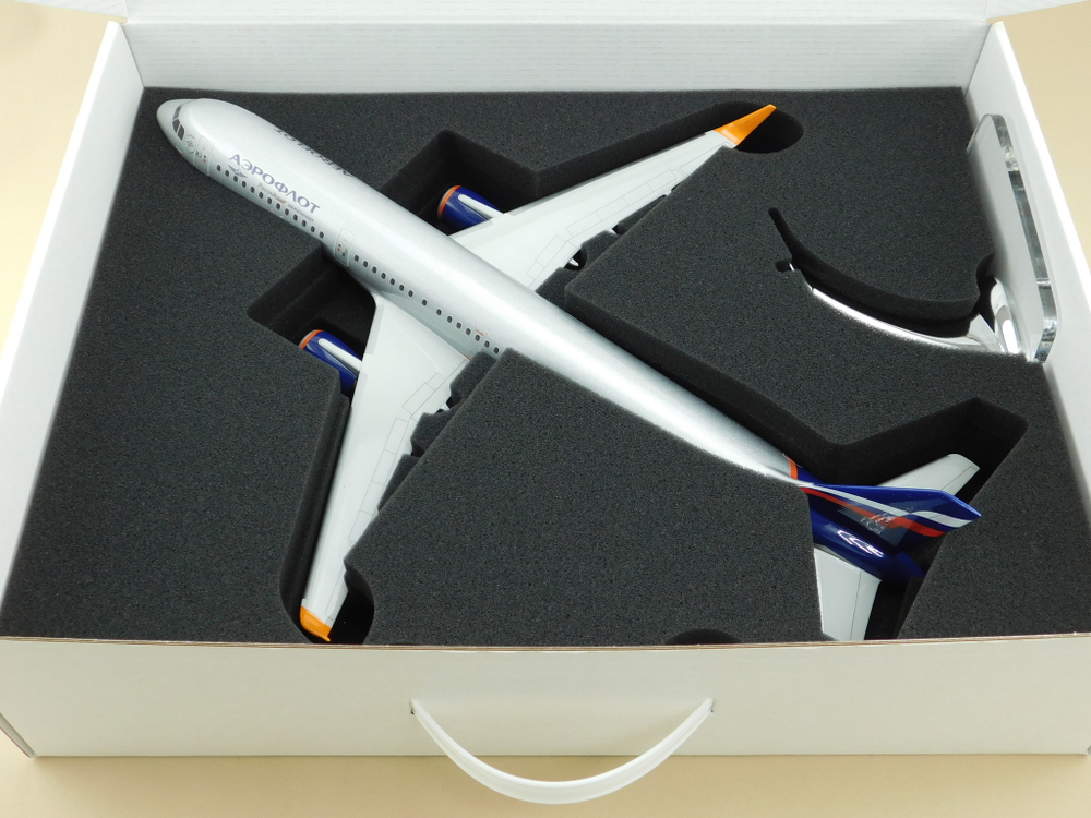 Модель самолета Airbus A321 (М1:100, Аэрофлот,RA-73719, А.Тарковский)