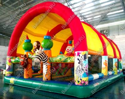 Коммерческий надувной батут "Зверята с крышей" 10*6*6 м