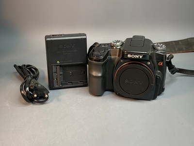 Sony Alpha DSLR-A100 body