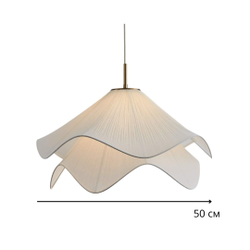 Изящная подвесная люстра с волнообразным плафоном, создающая мягкое и равномерное освещение.