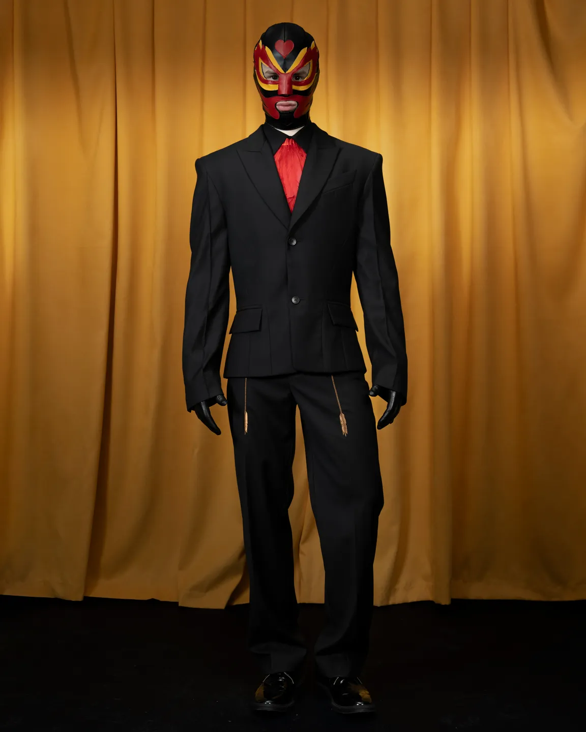 Черный пиджак 