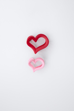 ZARA НАБОР ИЗ ДВУХ ЗАКОЛОК ДЛЯ ВОЛОС В ФОРМЕ СЕРДЦА, КРАСНЫЙ