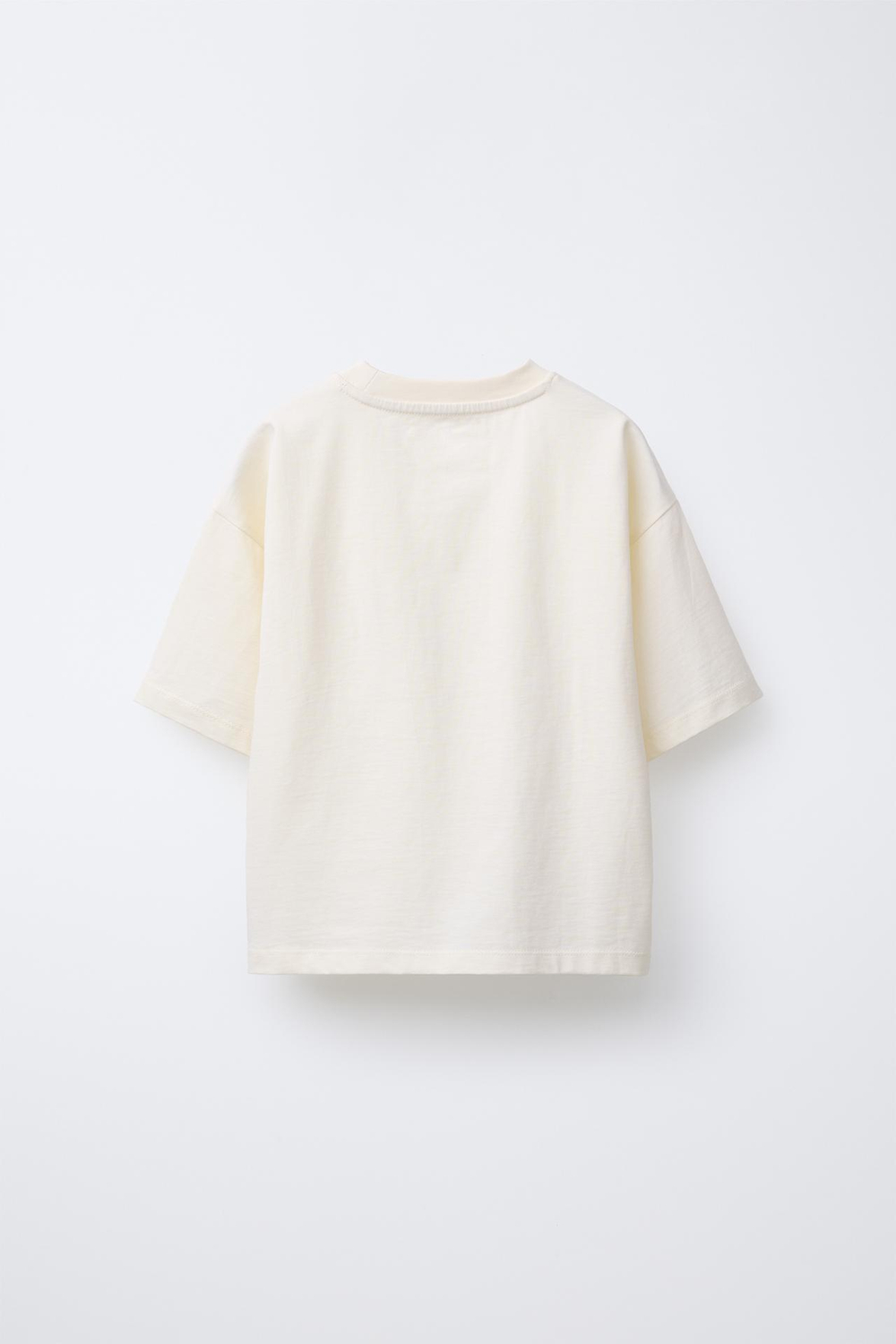 ZARA ФУТБОЛКА С КАРМАНОМ С НАДПИСЬЮ, ЭКРЮ