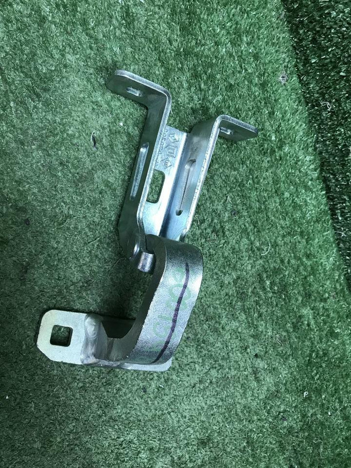 Петля двери багажника верхняя Lada Largus (12-нв)