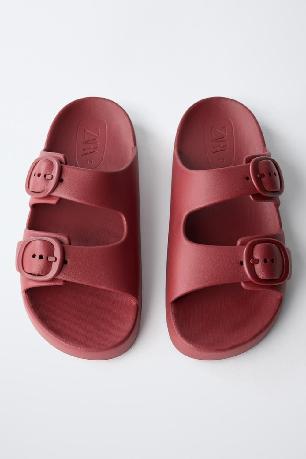 ZARA РЕЗИНОВЫЕ ТАПОЧКИ С ПРЯЖКАМИ, ГРАНАТОВЫЙ