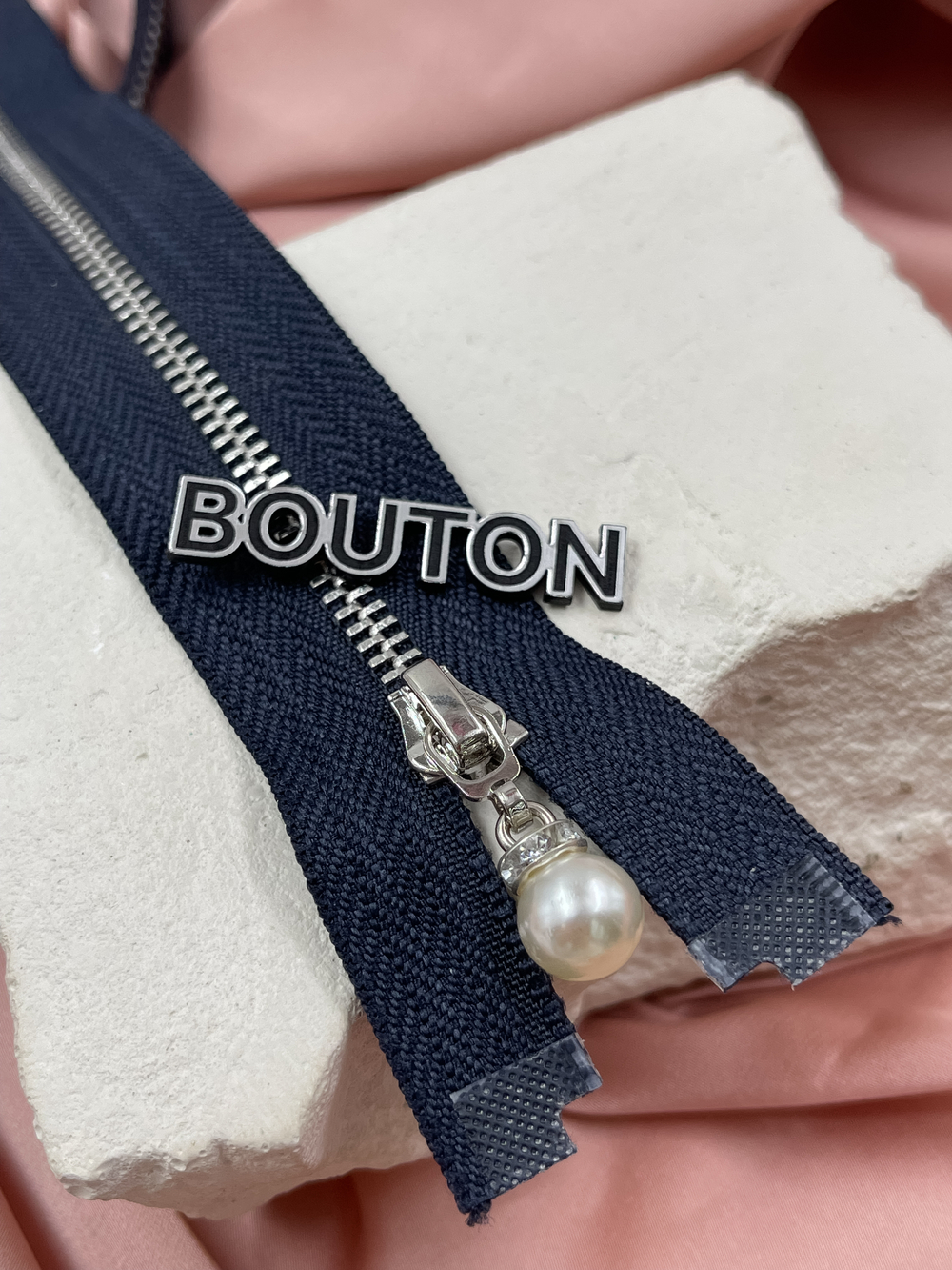 Молния темно-синяя с жемчугом серебро