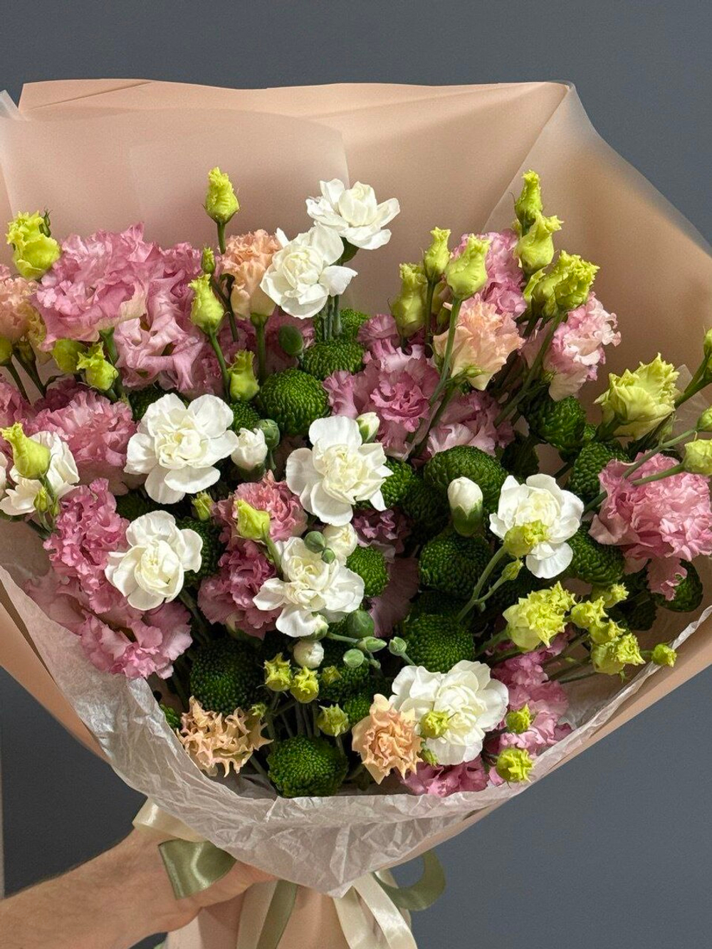 Букет из Эустомы, Кустовых Диантусов и Хризантемы Делигрин