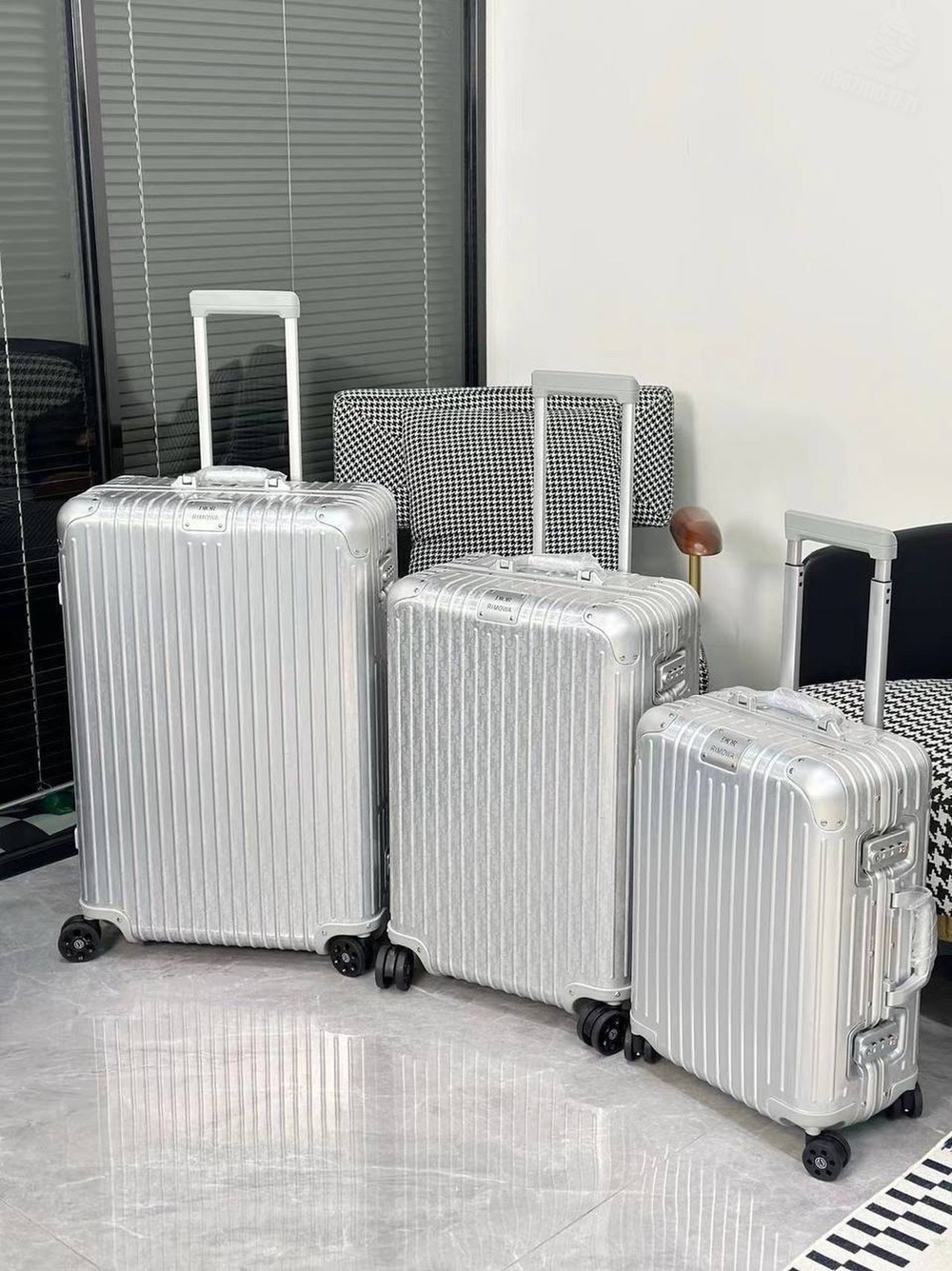 Чемодан Rimowa х Christian Dior Aluminium