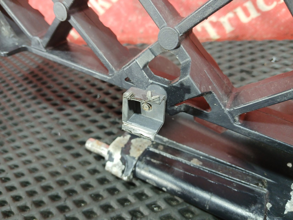 Ступенька подножки обслуживания правая