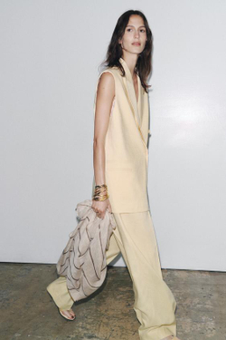 ZARA ШИРОКИЕ БРЮКИ С ЗАЩИПАМИ — ZW COLLECTION, ПАСТЕЛЬНО-ЖЕЛТЫЙ