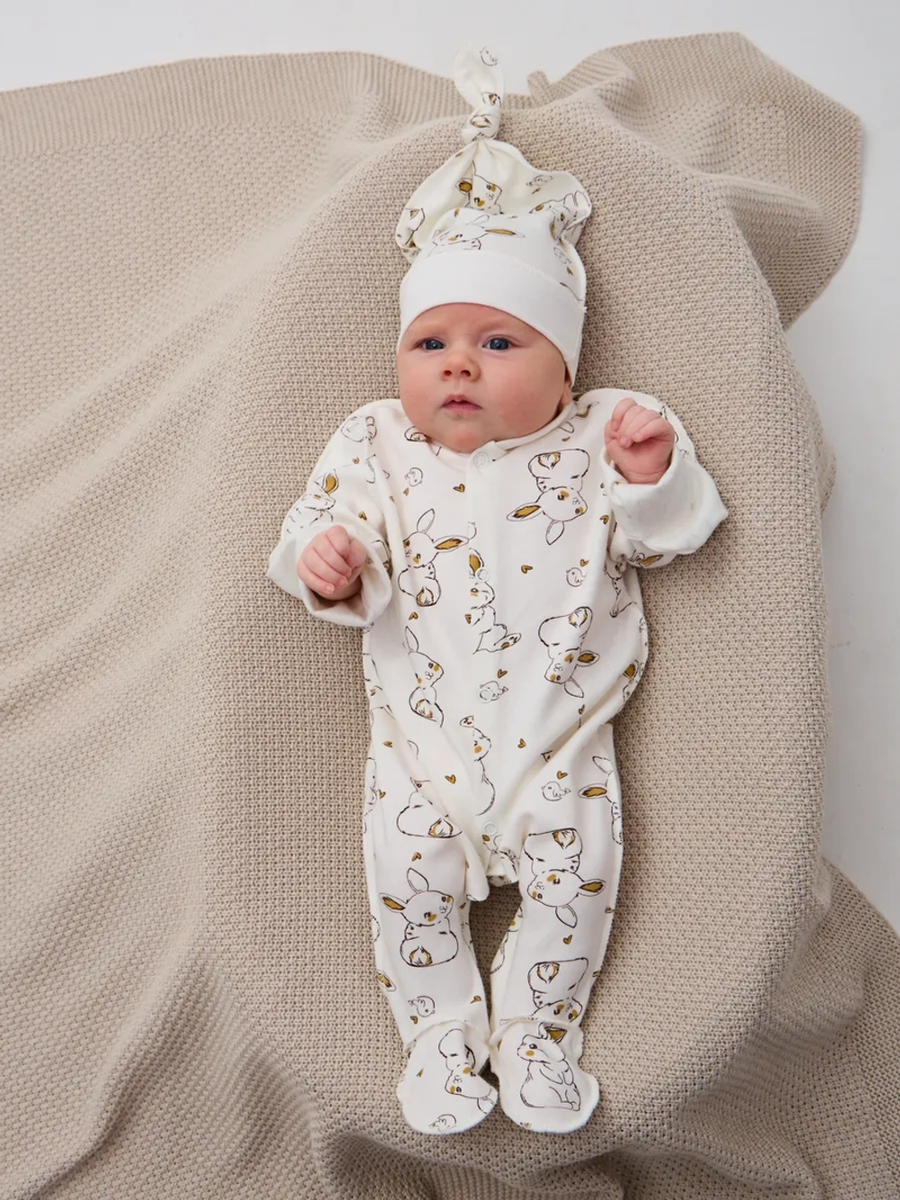 Конверт на выписку весна c костюмом