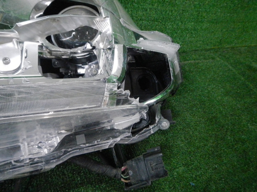Битая Фара левая Toyota Land Cruiser 200 (2015-2021) LED