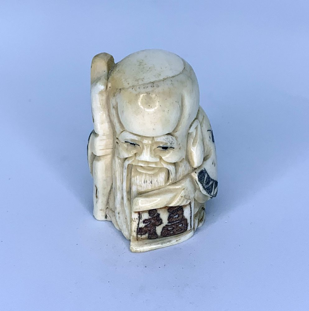 Нэцкэ Шоусин с посохом и табличкой Счастье