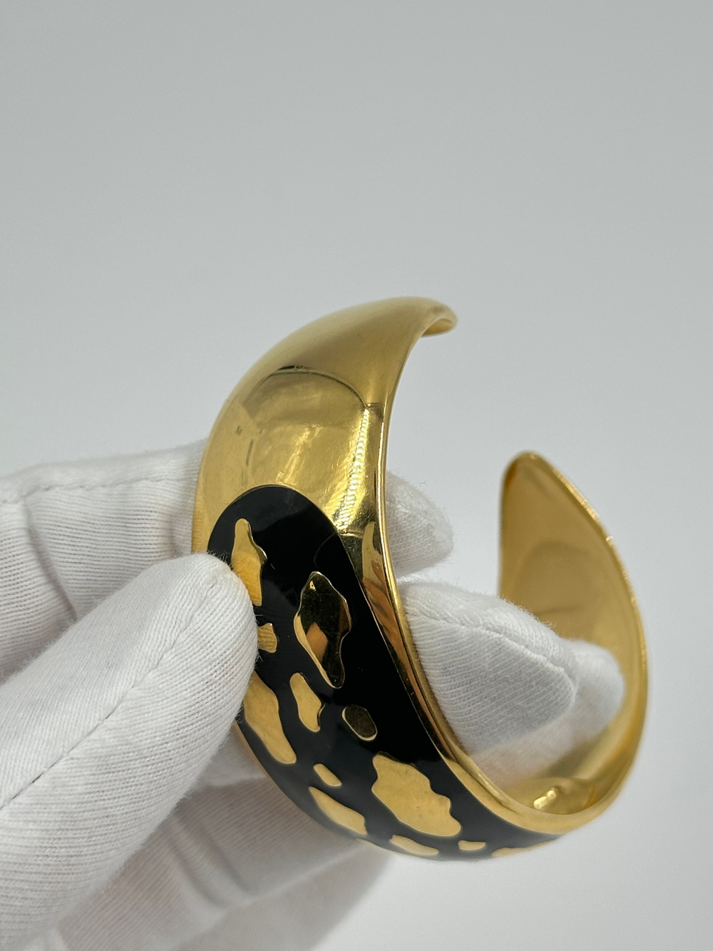 Браслет с чёрной эмалью