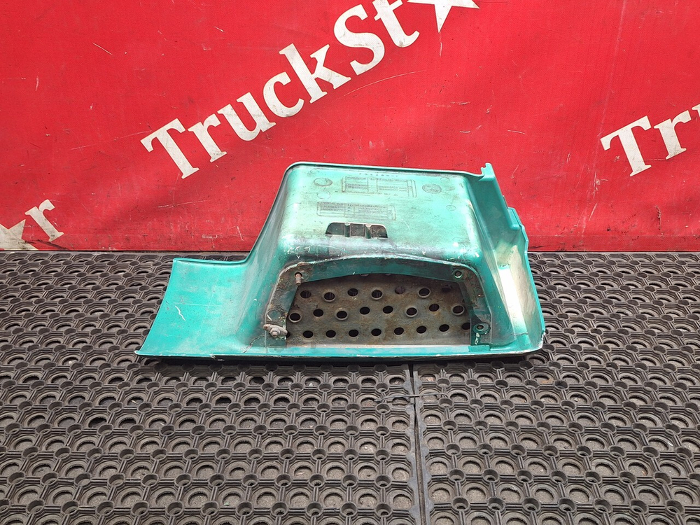 Корпус подножки левый