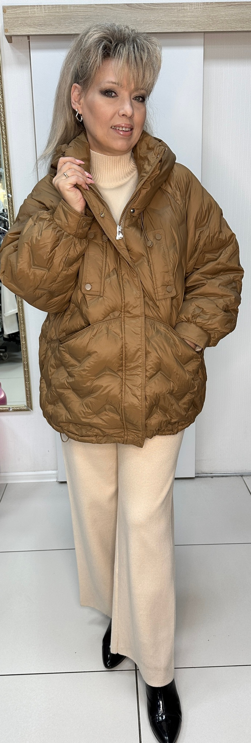 Теплый пуховик в цвете кэмел