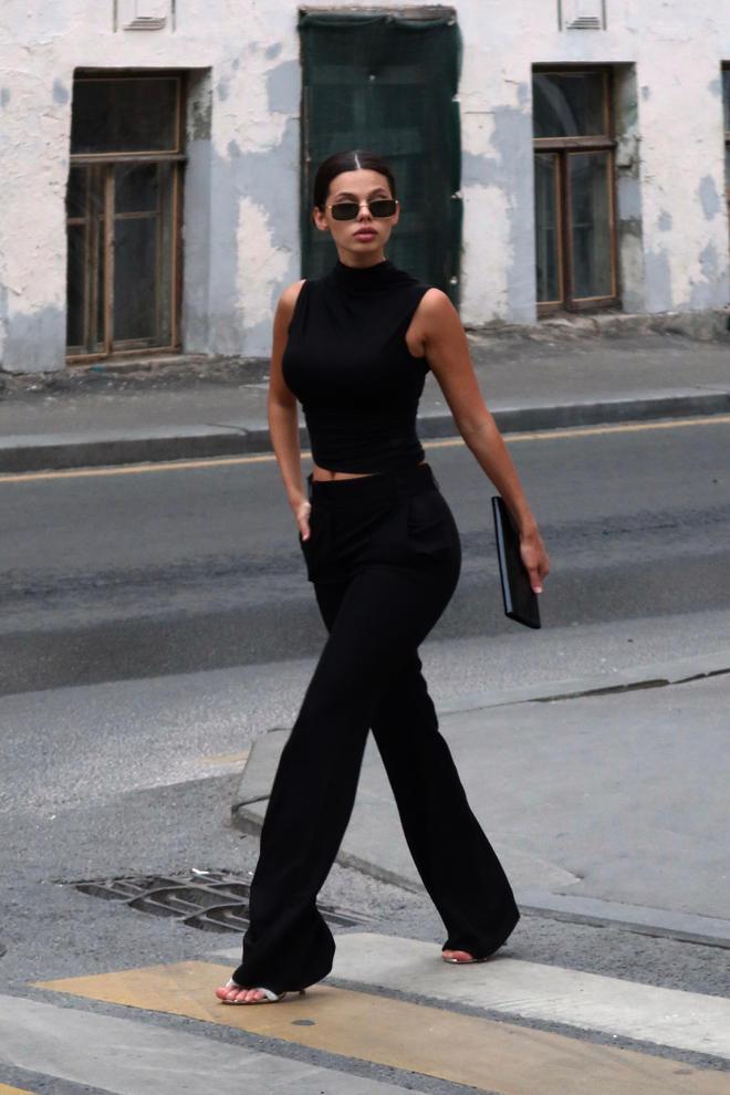 Брюки-клеш из костюмной ткани