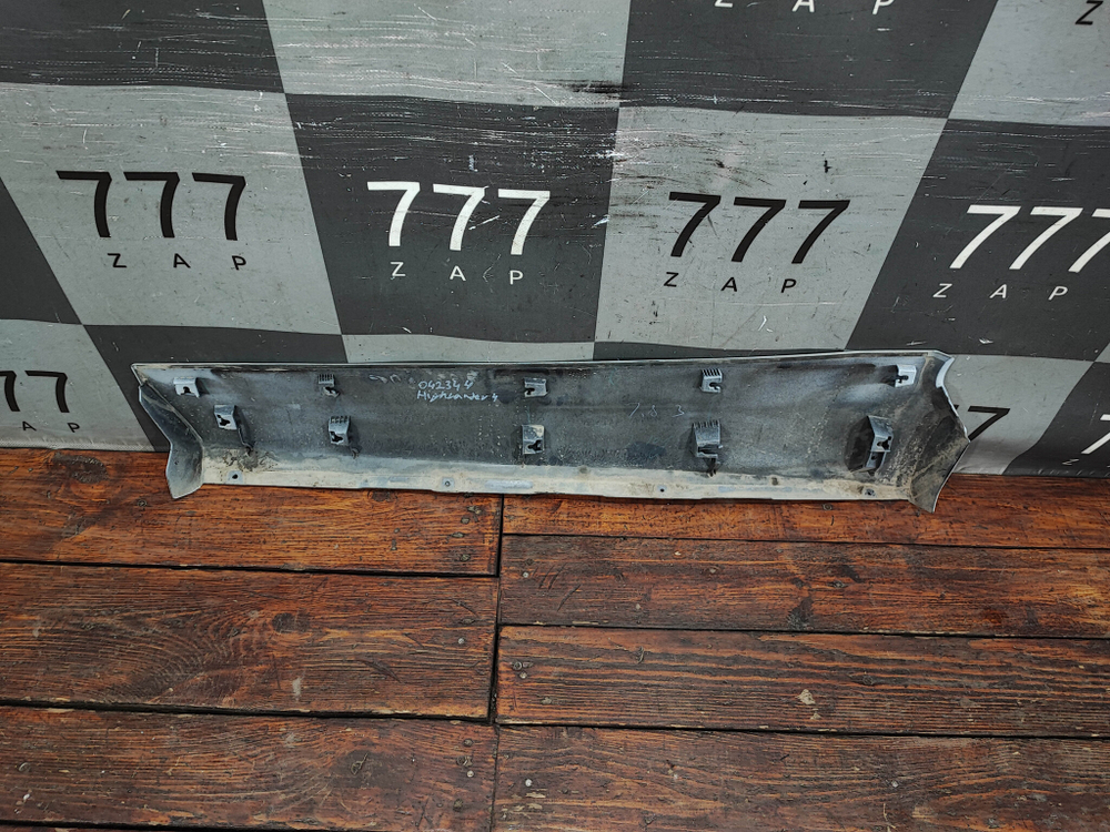 Накладка двери задней правой Toyota Highlander 4 (U70) 19-нв Б/У Оригинал 757410E100