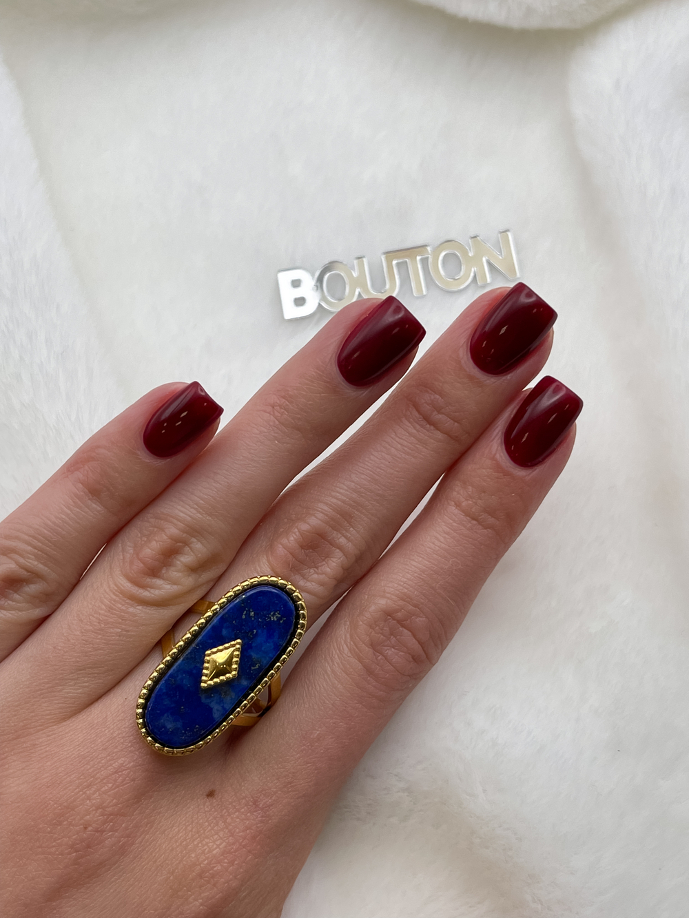 Кольцо золотистое с перламутровой синей овальной вставкой (безразмерное)