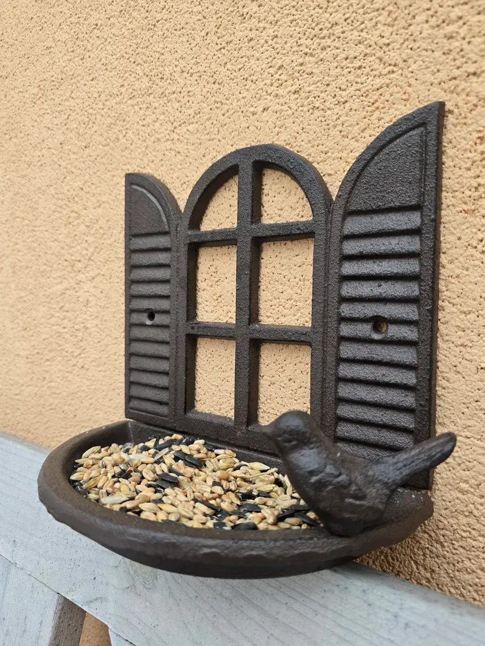 Кормушка для птиц уличная