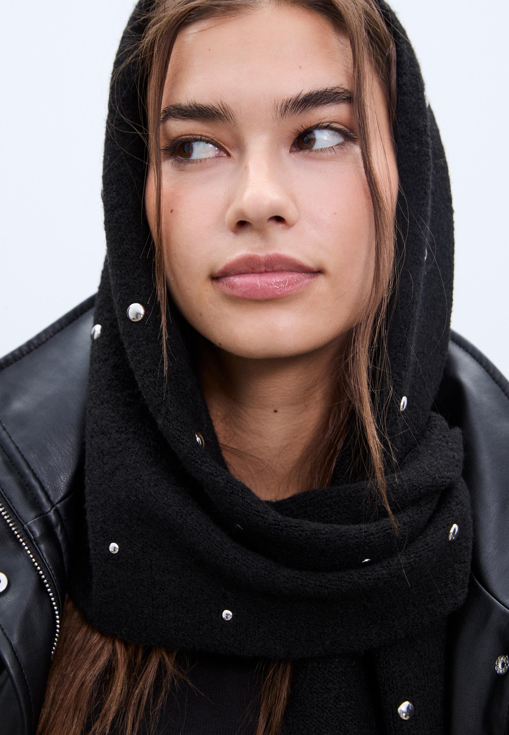 STRADIVARIUS Треугольный шарф с заклепками, черный