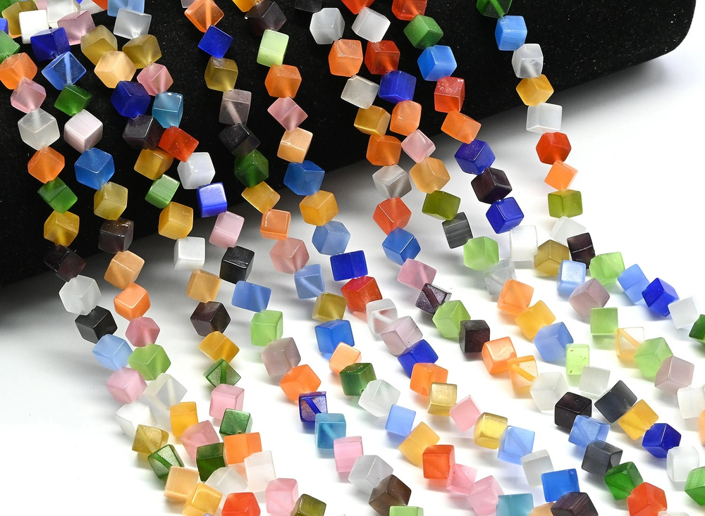 кгкд8-цм Кошачий глаз (имит.) кубик диагональ 8мм, цветной микс, нить 19см