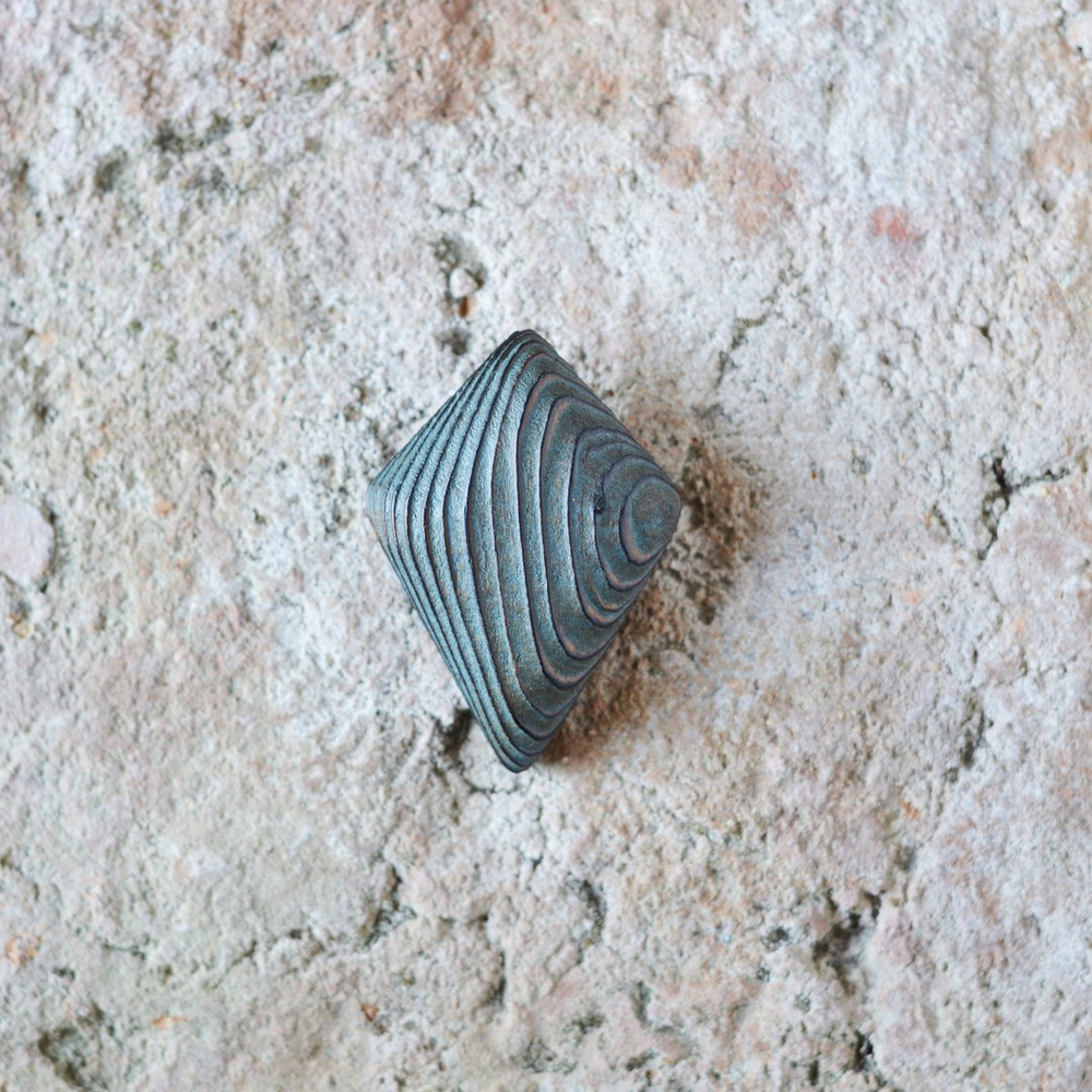 брошь ромб из дерева