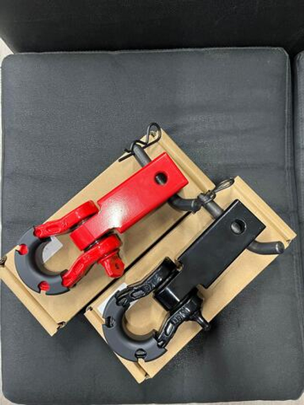 Буксирное устройство с шаклом в квадратный фаркоп 50х50 (черный/красный)