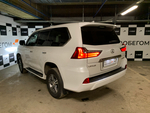 Lexus LX450D Executive 2