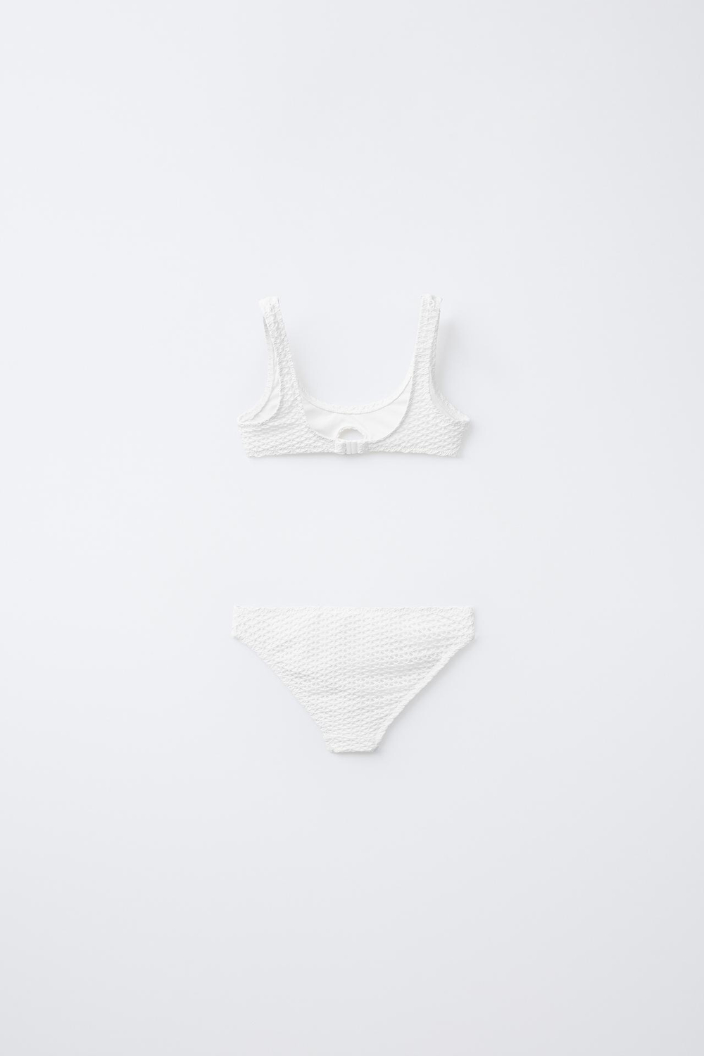 ZARA КОМПЛЕКТ БИКИНИ ИЗ РЕЛЬЕФНОЙ ТКАНИ С БУСИНАМИ, БЕЛЫЙ