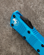 Автоматический складной нож Microtech Mini Troodon Black Tanto 240-1BL (голубой) фронталка/выкидуха
