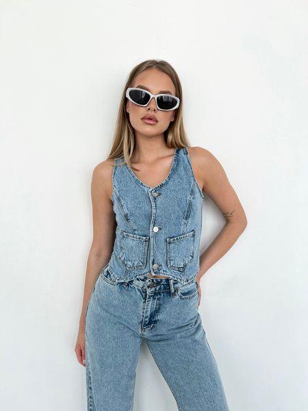 Образ с  джинсами Straight 303 и жилетом Vest