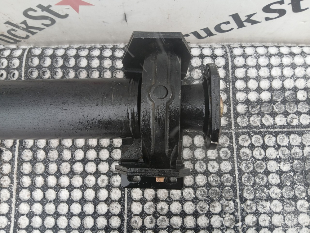 Вал карданный среднего моста 2023г.