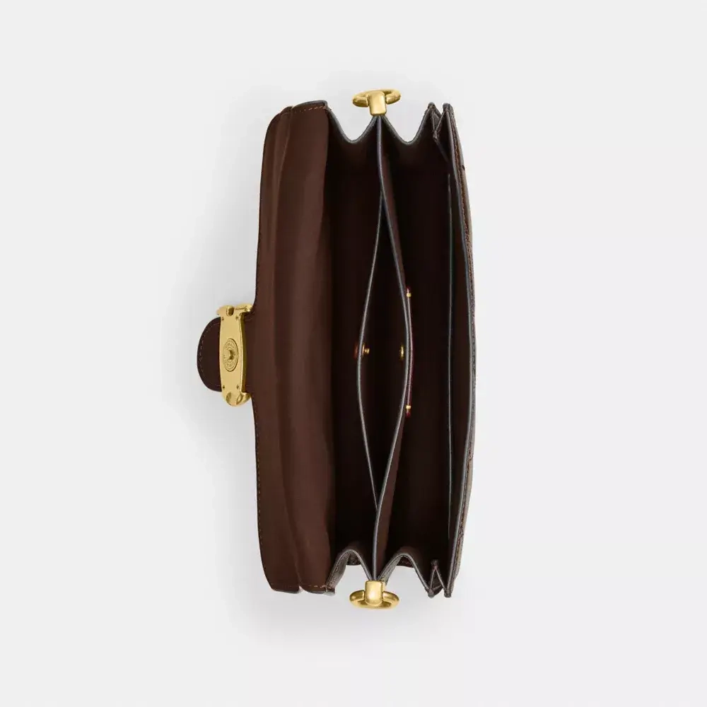 COACH СУМКА ЧЕРЕЗ ПЛЕЧО TABBY С ЦЕПОЧКОЙ И СТЕЖКОЙ, ТЕМНО-КОРИЧНЕВЫЙ