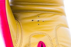 UFC Premium  True Thai красные, размер 14Oz