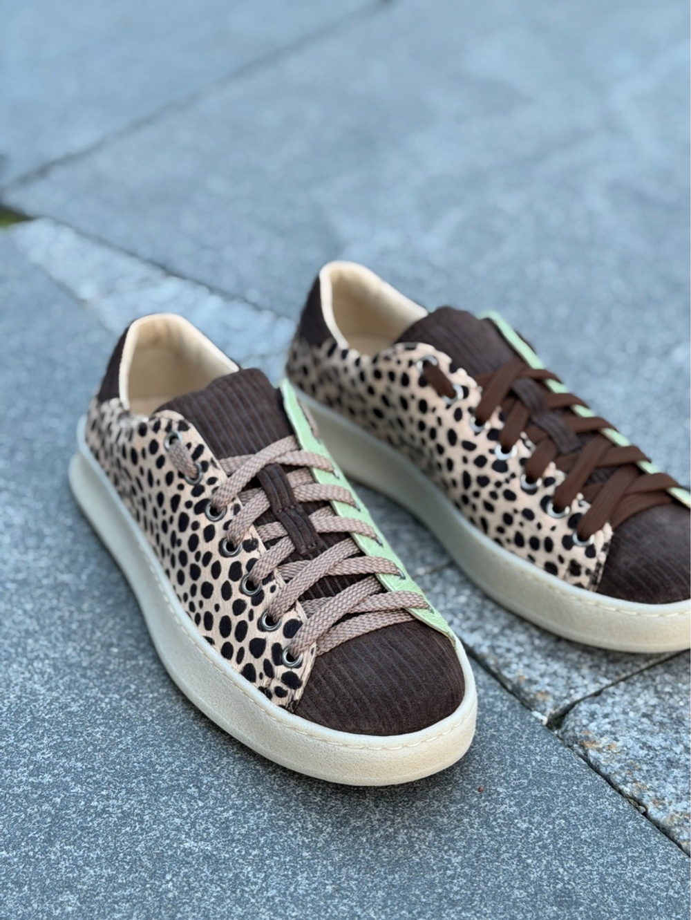 C3 Apple Dots
