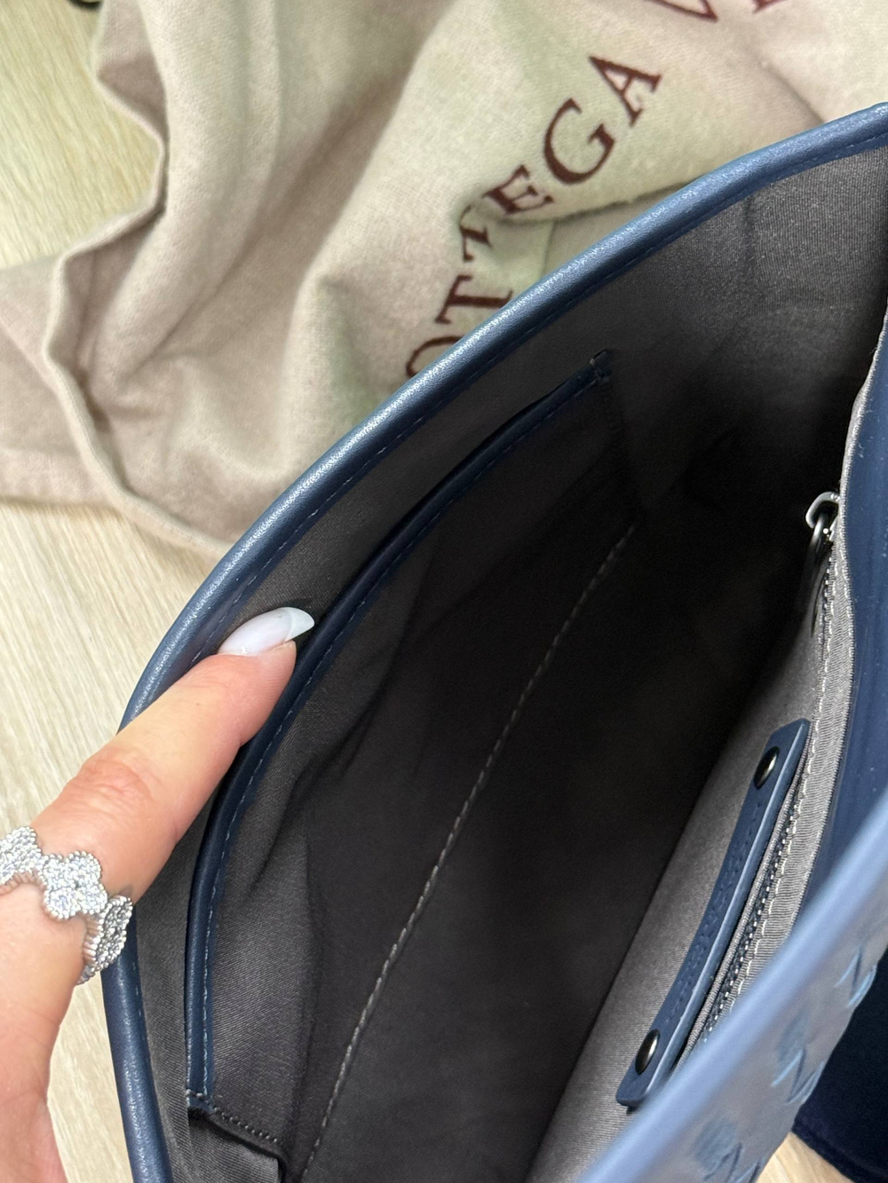 Сумка-мессенджер Bottega Veneta