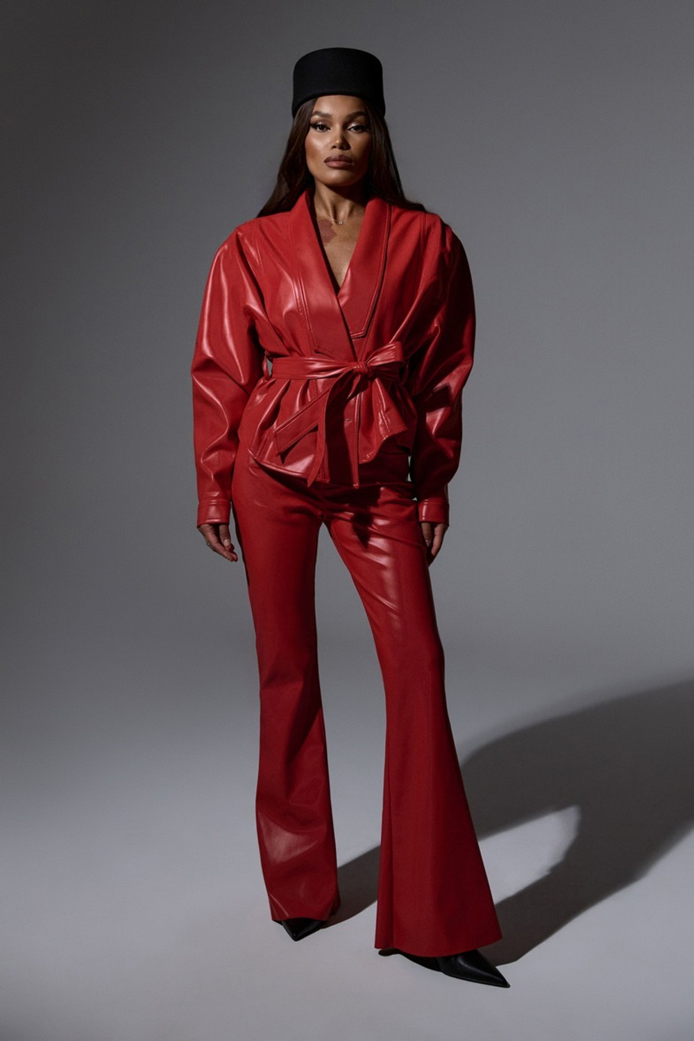 Брюки клеш из эко-кожи, красный