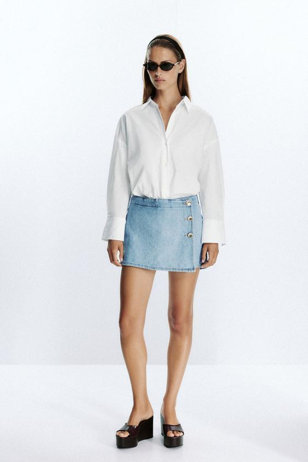 ZARA ДЖИНСОВАЯ ЮБКА-ШОРТЫ Z1975 С ЗАПА́ХОМ И ПУГОВИЦАМИ, ВЫЦВЕТШИЙ СИНИЙ